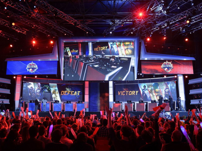 让我们携手并进！ Bilibili Gaming 官方： Easyhoon 将继续担任俱乐部教练