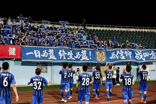 申花约战中甲队，挺过4场硬仗+德比，路易斯养伤，斯帅固执难续约